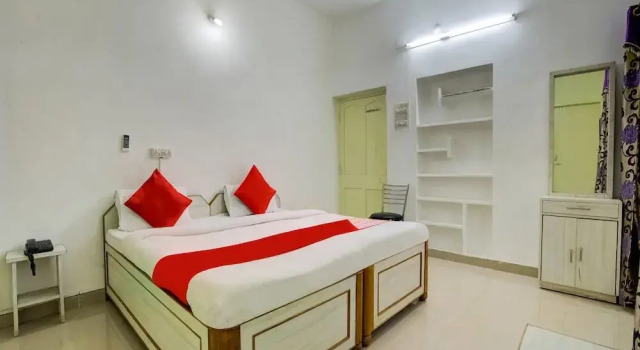 Executives Palace by OYO Rooms
