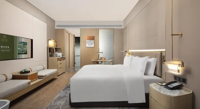 Двухместный номер Deluxe с видом на озеро NBICC Wonderland Hotel