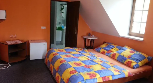 Penzion a restaurace " Zlatý Strom", Rezerwuj Hotel Jablonne v Podjestedi Kraj liberecki