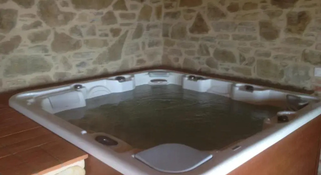 Вилла Deluxe Tenuta Angelici Winery Agriturismo Henni with pool sauna and jacuzzi Cortona