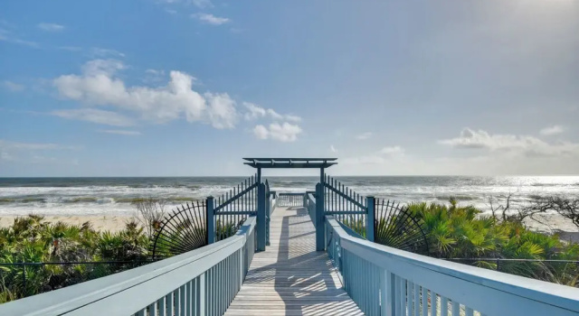 Апартаменты с 3 комнатами с балконом Spacious Palm Coast Condo: Balcony, Beach Access!