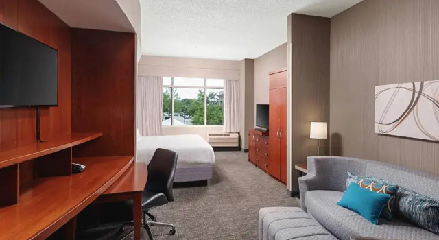 Двухместный полулюкс Courtyard by Marriott Greenville Downtown