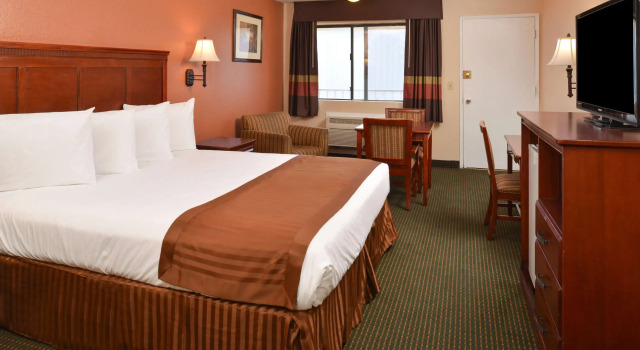 Полулюкс Americas Best Value Inn & Suites Bakersfield E