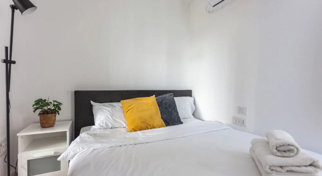 Rothschild Boulevard Prime location 1Bd