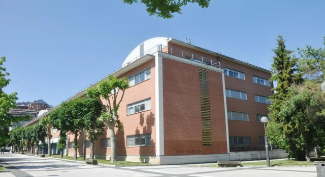 Residencia Universitaria Resa Tomás Alfaro Fournier - Centro Adscrito a REAJ - Campus Accomodation