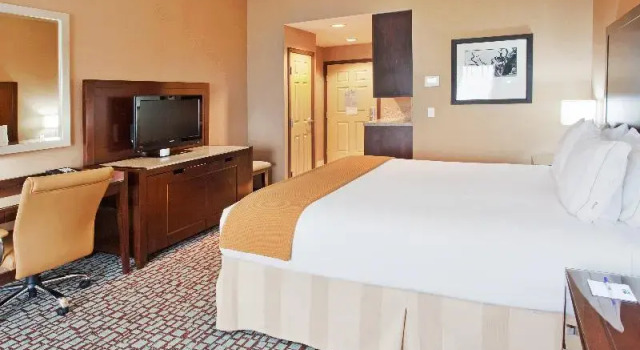 Holiday Inn Express & Suites Salinas, Boek Hotel Salinas Monterey Wine Country