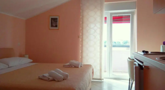 Студия с балконом ApartHotel Viola