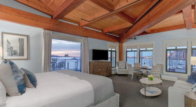 Двухместный номер Deluxe с балконом и с видом на гавань Boston Yacht Haven