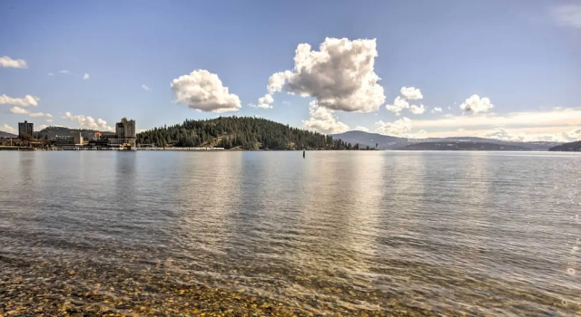 Апартаменты с 4 комнатами с балконом Downtown Coeur D'alene Rental: Near Lake!