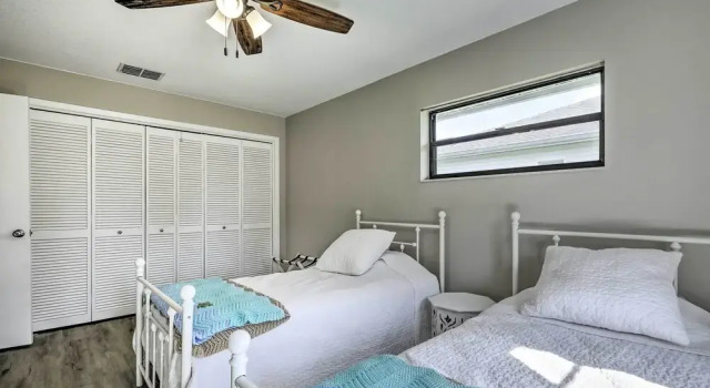 Palm Harbor Home w/ Pool & Golf Course Views!, 预订 酒店 帕姆港 Pinellas County