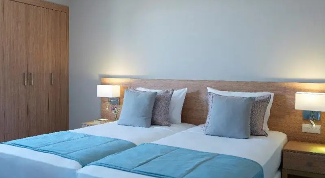 Suite 1 camera da letto con balcone Louis St. Elias Resort & Waterpark