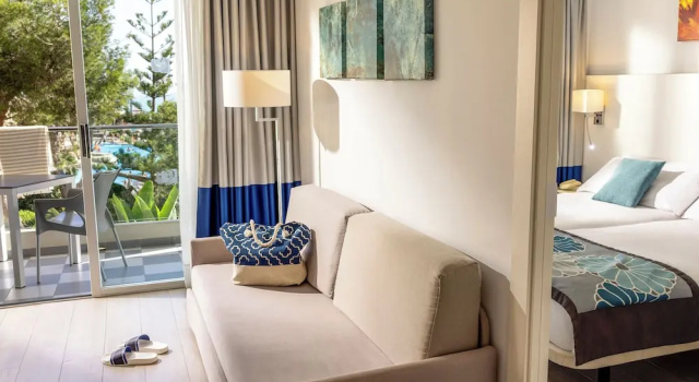 2 makuuhuonetta Huoneisto parvekkeella Grupotel Alcudia Pins