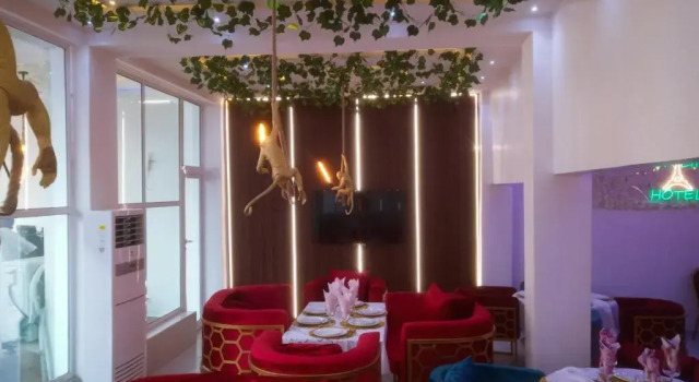 Tour Eiffel Benin, Book Hotel Hoteller i Porto-Novo med parkering, Parkering