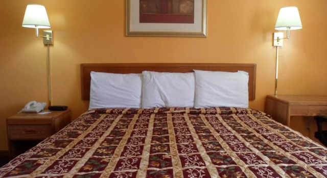 Rodeway Inn & Suites Austin, Varaa Hotelli Hotellit Minnesota pysäköinnillä, Pysäköinti
