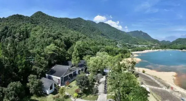 Jinhua Jinxianju Hotel, Rezerwuj Hotel Hotele w Jinhua z parkingiem, Parking