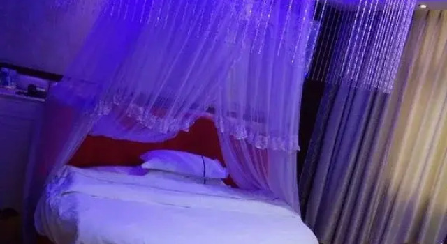 Julong Hot Spring Business Hotel Shangyite, Rezervovat Hotel Kchaj-feng Henan
