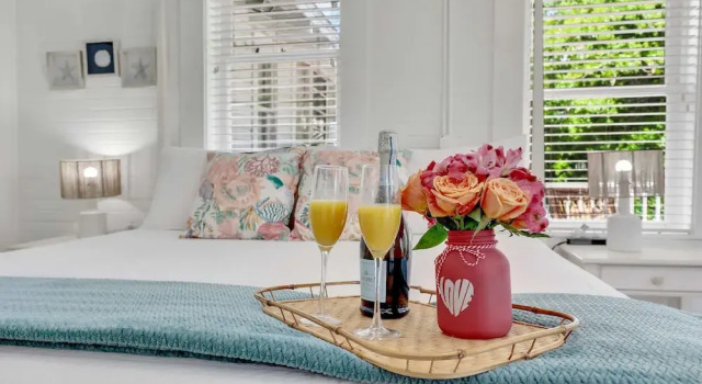 Коттедж Hibiscus House Bed Breakfast Seashell Room