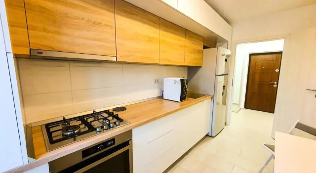 Luxurious Retreat 1BR Apartment with Netflix, Private Parking and self check in, Prenota Appartamento Hotel a Muntenia con parcheggio, Parcheggio