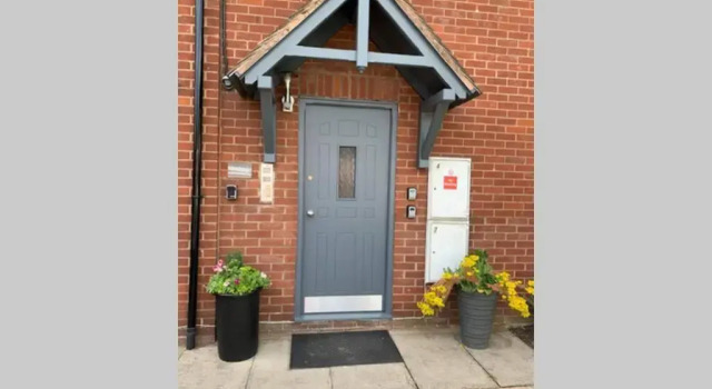 Stratford upon Avon: 2 bed town centre apartment, parking for one car