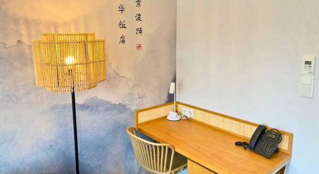 Двухместный номер Deluxe с балконом и с частичным видом на море Hotel Zhong Hua