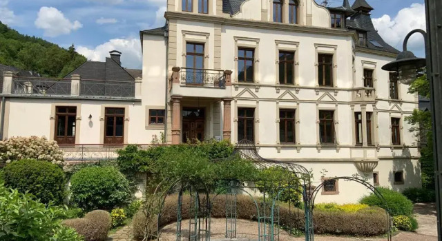 Апартаменты FEWO Schieferjuwel 1 OG Weingut CA-Haussmann