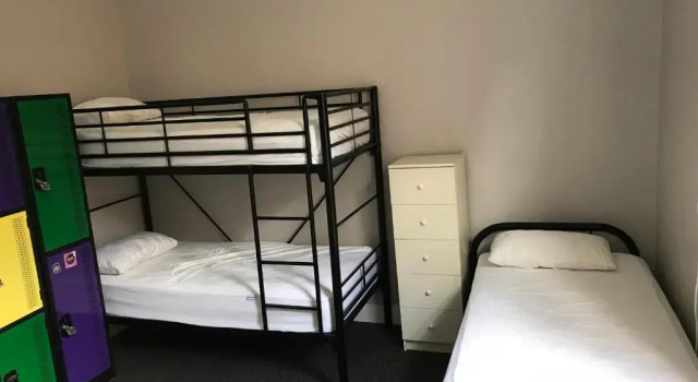 Кровать в общем номере Manly Bunkhouse