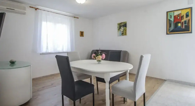 Opera Apartments and studio