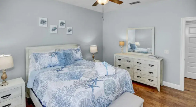 5 Bed, 5 Bath Beach Home/Only a 3 Minute Walk To The Beach! SLEEPS 12, Забронировать Дом для отпуска Пляж Вест-Панама-Сити США