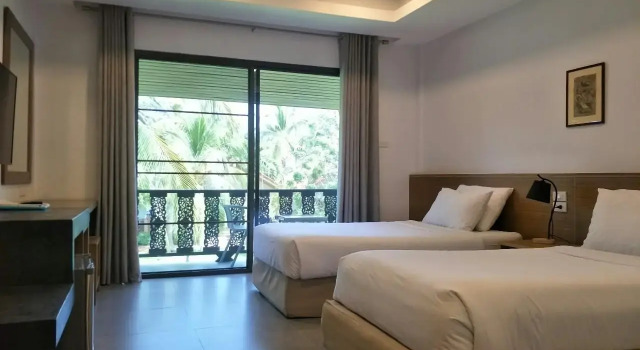 Номер Deluxe с балконом Dolphin Bay Beach Resort