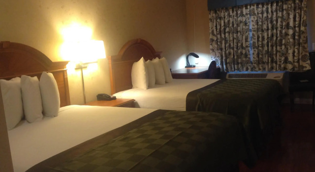 Четырёхместный номер Standard Ambassador Inn Alhambra