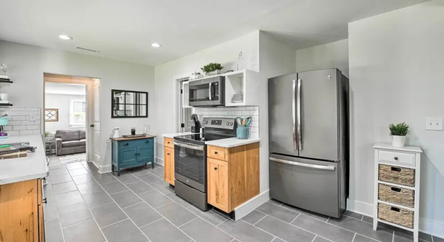 Коттедж Chic Charlotte Retreat < 3 Miles to Downtown!