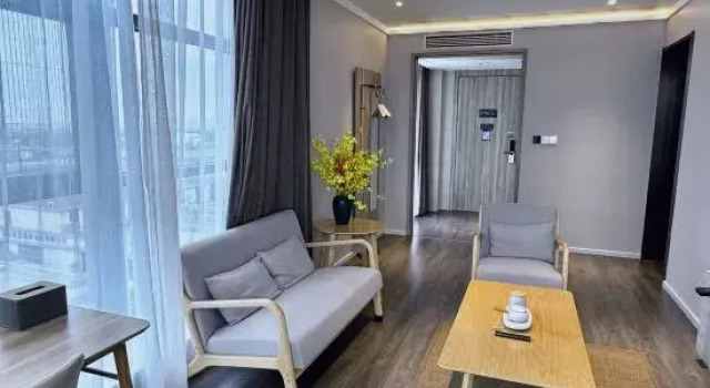Люкс Deluxe HanTing Hotel (Zhoushan Xincheng)