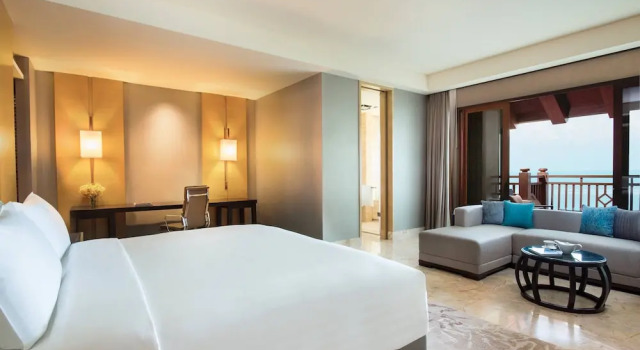 Двухместный клубный номер Standard с балконом и с видом на океан Haikou Marriott Hotel