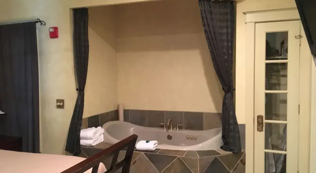 Far View - A Bed & Breakfast Estate, Rezerwuj Hotel Brenham Teksas