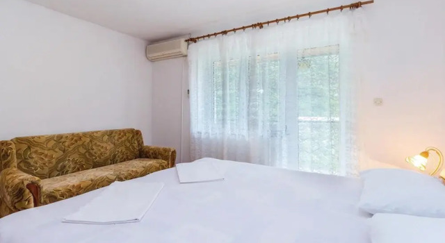 Stunning Home in Knezica With Wifi and 2 Bedrooms, Prenota Hotel Segna 
