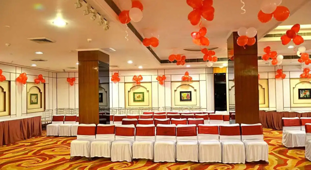 Hotel Meraden Grand