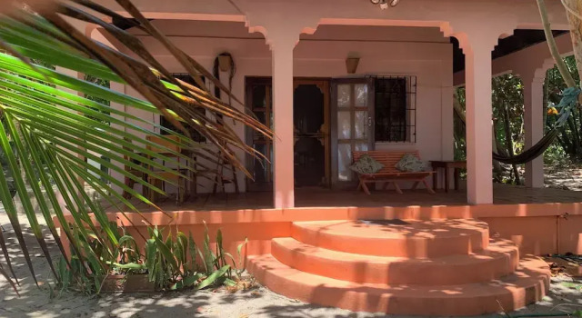 Коттедж Finca Beach House