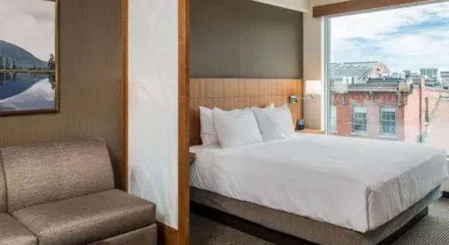 Двухместный номер с балконом и с видом на окрестности Hyatt Place Portland Downtown - Old Port Square