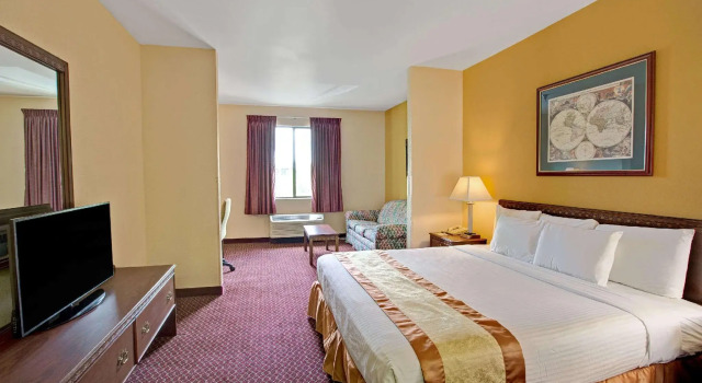 Двухместный люкс Days Inn & Suites by Wyndham Hickory