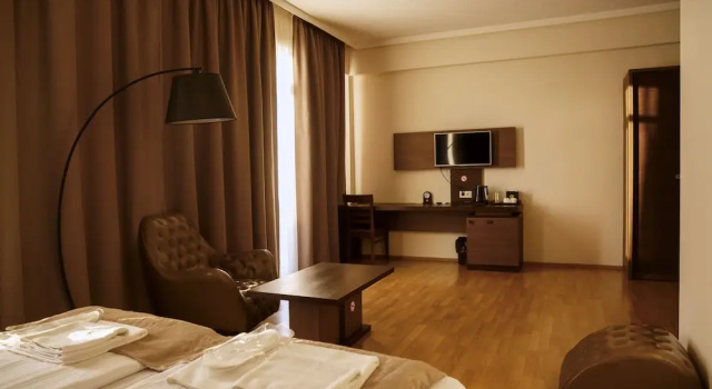 Двухместный номер Deluxe с балконом Olympus Hotel by Umbrella, Tbilisi