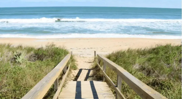 Коттедж Sleeps 18! 7bdr, Backyard Pool, Walk to Beach Miramar Beach Jewel by Avantstay
