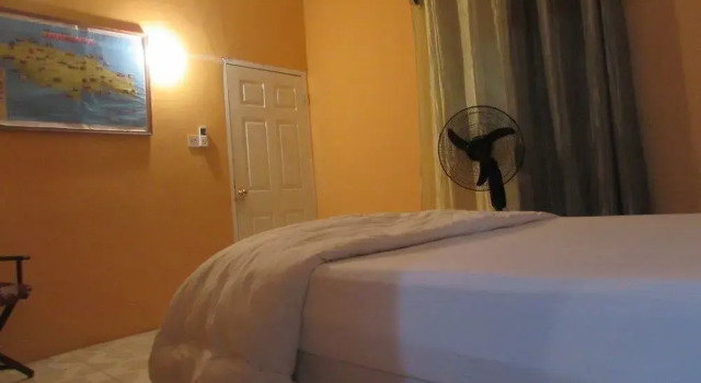 RafJam Bed & Breakfast Kingston, Book Hotel SPA Hotels in Kingston, SPA