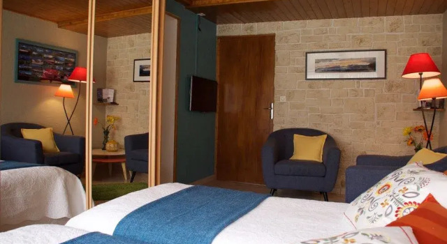 "La Coustille" Chambres et Table dHôtes, Prenota Hotel Hotel a Alvernia con parcheggio, Parcheggio