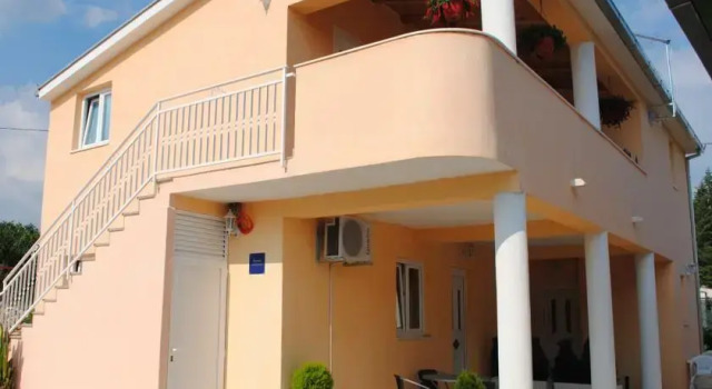Apartments Kairos - Bili 9, Book Lejlighed Kastel Stafilic Kaštela