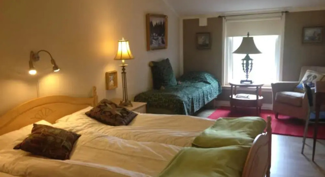 Linderödsgården, Book Hotel  