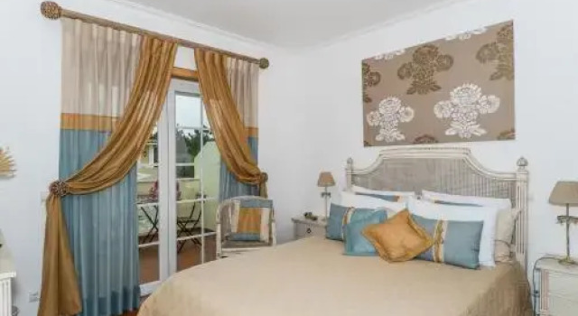 Burgo D. Afonso V, Rezervovat Hotel Hotely v Oeste s parkováním, Parkování