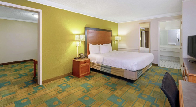 Двухместный люкс Deluxe Travelodge by Wyndham Phoenix North