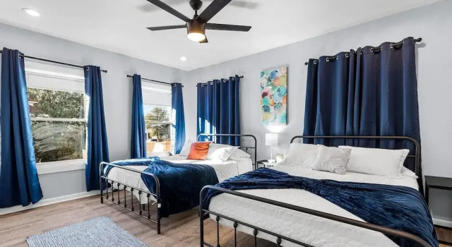 Коттедж Inviting 4br/2.5ba Downtown Home With Ample Space!