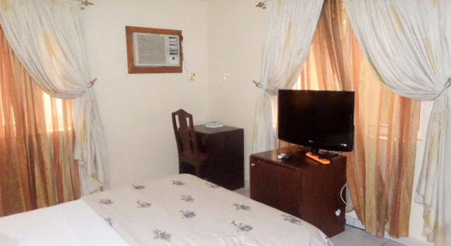 Gloriana Hotel and Suites, Забронировать Отель Отели Garki с парковкой, Парковка