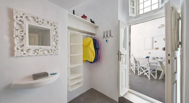 White Cave Private Villa